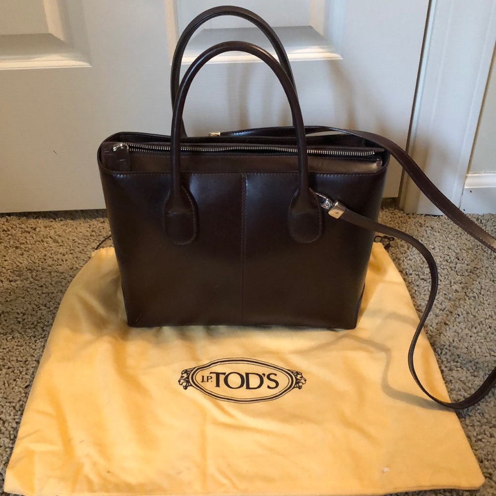 Authentic Tod’s chocolate brown leather purse